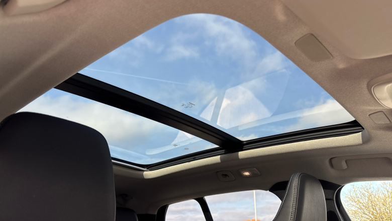 Volvo XC40 2.0 B4P Ultra Dark 5dr Auto Petrol Estate